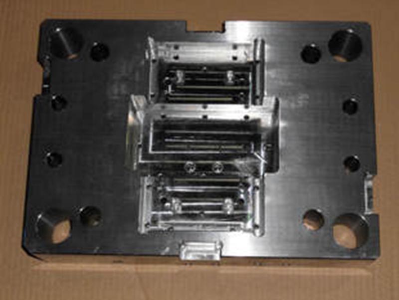 新和精密塑料模-06